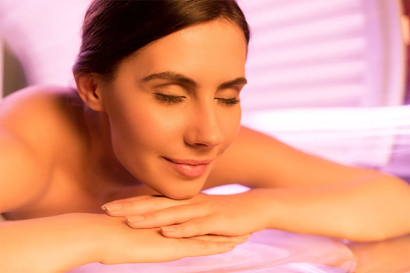 How Building a Base Tan at Chili Pepper’s Tanning & Wellness Can Help You Avoid Sunburn